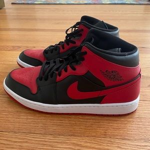Air Jordan 1 mid banned. Size 13